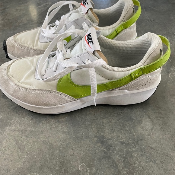 Nike Women’s Waffle Debut Summit White with Atomic Green - Picture 1 of 4